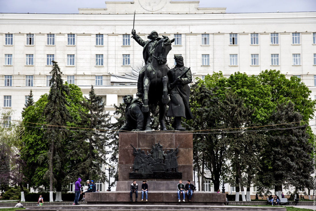 Памятник Первой конной армии